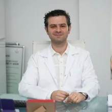 Op. Dr. Erhan Çağatay — Kadın Hastalıkları Ve Doğum, İzmir. Portre fotoğrafı.