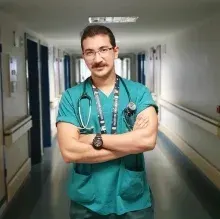 Op. Dr. Mustafa Onur Kamani — Kadın Hastalıkları Ve Doğum, Bartın. Portre fotoğrafı.