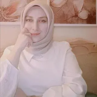 Psk. Ayşe Hatipoğlu — Psikoloji, Bursa. Portre fotoğrafı.