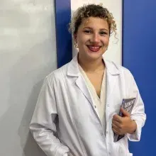 Psk. Dan. Derya Demir — Psikolojik Danışma ve Rehberlik, İzmir. Portre fotoğrafı.
