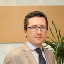 Uzm. Dr. Hakan Balta — Çocuk Sağlığı Ve Hastalıkları, Ankara. Portre fotoğrafı.