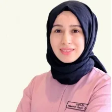 Uzm. Dt. Yasemin Nayir Özçelik — Çocuk Diş Hekimliği (Pedodonti), Samsun. Portre fotoğrafı.