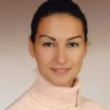 Prof. Dr. Ebru Tirali — Çocuk Diş Hekimliği (Pedodonti), Çankaya, Ankara. Portre fotoğrafı.