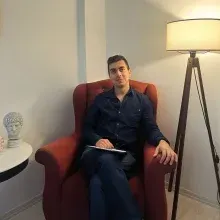 Psk. Ahmet Yenal — Psikoloji, İstanbul. Portre fotoğrafı.
