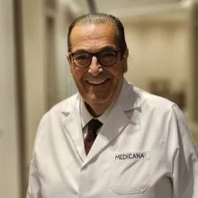 Doç. Dr. Kadir Eltutar — Göz Hastalıkları, Arnavutköy, İstanbul. Portre fotoğrafı.