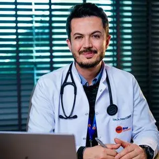 Uzm. Dr. Yunus Coşkun — İç Hastalıkları, Adana. Portre fotoğrafı.