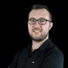 Dt. Ahmet Demirezen — Diş Hekimi, Kayseri. Portre fotoğrafı.