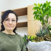 Prof. Dr. Canan Ceran Özcan — Çocuk Cerrahisi, İstanbul. Portre fotoğrafı.