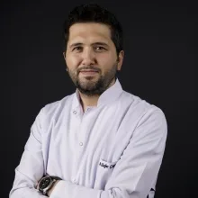 Dr. Zafer Çetinkaya — Pratisyen, İstanbul. Portre fotoğrafı.