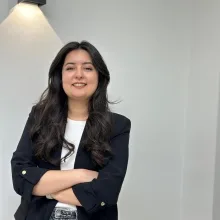 Dt. Elif Cemre Güven — Diş Hekimi, Mersin. Portre fotoğrafı.
