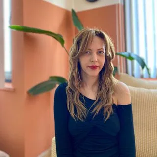 Kl. Psk. Ezgi Yaşar — Psikoloji, İstanbul. Portre fotoğrafı.