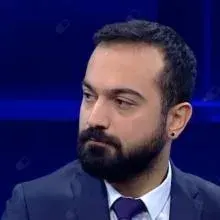Uzm. Dr. Evren Gökeşme — Dermatoloji, İstanbul. Portre fotoğrafı.