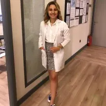Dyt. Özlem Çatal — Diyetisyen, İstanbul. Portre fotoğrafı.