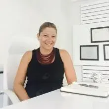 Psk. Yasemin Demirbaş — Psikoloji, Aydın. Portre fotoğrafı.