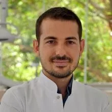 Dr. Dt. Eser Çapan — Ortodonti, Kartal, İstanbul. Portre fotoğrafı.