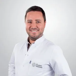 Op. Dr. Burak Kenar — Kadın Hastalıkları Ve Doğum, Eskişehir. Portre fotoğrafı.