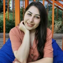 Psk. Yasemin Oğuş — Psikoloji, Kayseri. Portre fotoğrafı.