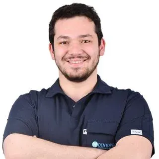 Dt. İbrahim Mollaalioğlu — Diş Hekimi, Maltepe, İstanbul. Portre fotoğrafı.