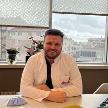 Uzm. Dr. Ramazan Çakmak — Endokrinoloji Ve Metabolizma Hastalıkları, Şişli, İstanbul. Portre fotoğrafı.