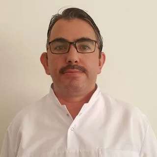 Uzm. Dr. Özerhan Özer — İç Hastalıkları, Van. Portre fotoğrafı.