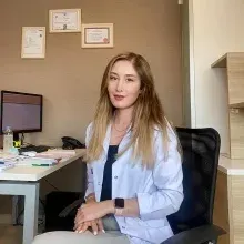 Uzm. Dr. Seda Cebeci — Dermatoloji, Başiskele, Kocaeli. Portre fotoğrafı.
