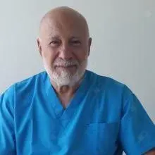 Dr. Habib Sevinç — Ortodonti, Mersin. Portre fotoğrafı.