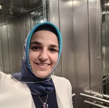 Uzm. Dr. Şeyma Coşkun — Çocuk ve Ergen Psikiyatrisi, Adana. Portre fotoğrafı.