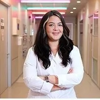 Uzm. Dr. Emine Yağmur Zorbozan — Psikiyatri, Kadıköy, İstanbul. Portre fotoğrafı.