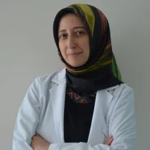 Uzm. Dr. Ayşe İlknur Çelik — Kadın Hastalıkları Ve Doğum, İstanbul. Portre fotoğrafı.