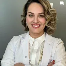 Dr. Dt. Gamze Zeynep Adem Siyli — İstanbul. Portre fotoğrafı.