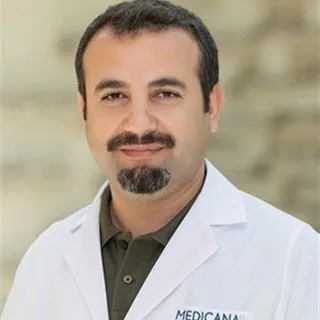 Uzm. Dr. Emrullah Yüksel — Çocuk Sağlığı Ve Hastalıkları, Beylikdüzü, İstanbul. Portre fotoğrafı.