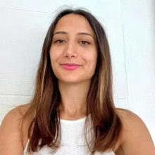 Fzt. Dilan Acar — Fizyoterapi Ve Rehabilitasyon. Portre fotoğrafı.