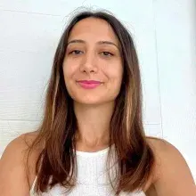 Fzt. Dilan Acar — Fizyoterapi Ve Rehabilitasyon. Portre fotoğrafı.