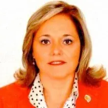 Dt. Tülin Kuyumcu — Diş Hekimi, Konak, İzmir. Portre fotoğrafı.