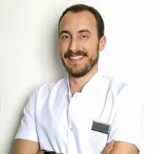 Dr. Dt. Hasan Çınarcık — Karşıyaka, İzmir. Portre fotoğrafı.