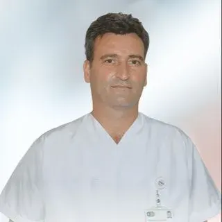 Dt. Ercan Özcan — Diş Hekimi, Sultanbeyli, İstanbul. Portre fotoğrafı.