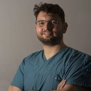 Dr. Dt. Cem Taşkın — Van. Portre fotoğrafı.