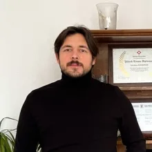 Kl. Psk. Arda Yamaç Karaboncuk — Psikoloji, Ankara. Portre fotoğrafı.