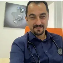 Uzm. Dr. Savaş Gür — İç Hastalıkları, Çanakkale. Portre fotoğrafı.