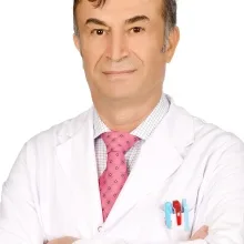 Prof. Dr. Emin Özbek — Üroloji, İstanbul. Portre fotoğrafı.