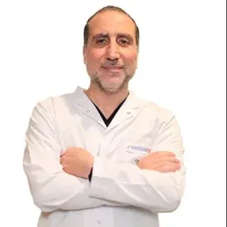 Op. Dr. İlhami Salcan — Göz Hastalıkları, Bakırköy, İstanbul. Portre fotoğrafı.