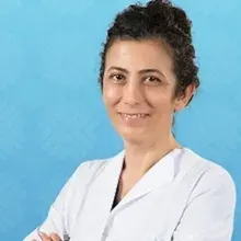 Dr. Öğr. Üyesi Elvan Dolanmaz — Ortodonti, İstanbul. Portre fotoğrafı.