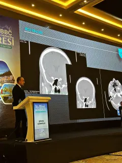 Prof. Dr. Şenol Çomoğlu profilinde yer alan galeri fotoğrafı.