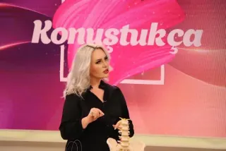 Fzt. Elif Akıncı profilinde yer alan galeri fotoğrafı.