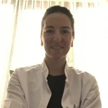 Uzm. Dr. Eylem Yaşa — Fiziksel Tıp Ve Rehabilitasyon, Karabağlar, İzmir. Portre fotoğrafı.