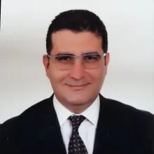 Prof. Dr. Deniz Bolat — Üroloji, İzmir. Portre fotoğrafı.