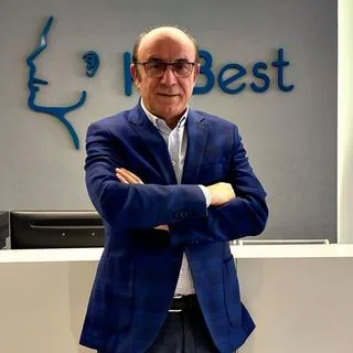Prof. Dr. Burhan Dadaş — Kulak Burun Boğaz, İstanbul. Portre fotoğrafı.