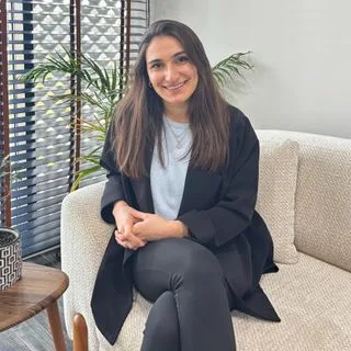 Psk. Duygu Değirmenci — Psikoloji, İstanbul. Portre fotoğrafı.