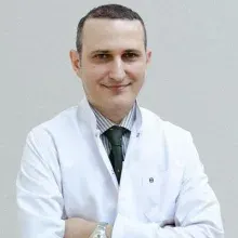 Uzm. Dr. Mutlu Çeşme — Dermatoloji, Başakşehir, İstanbul. Portre fotoğrafı.