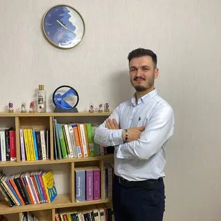 Psk. Süleyman Micanoğlu — Psikoloji, Balıkesir. Portre fotoğrafı.